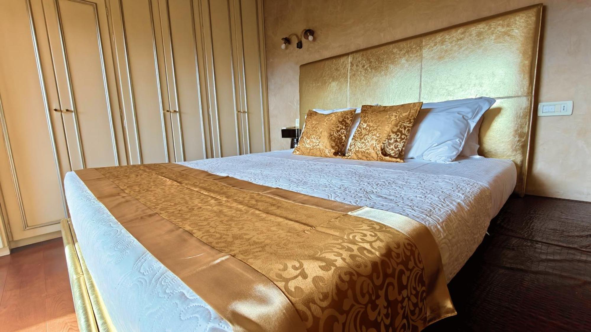Opera Luxury Apartment Verona Exteriör bild