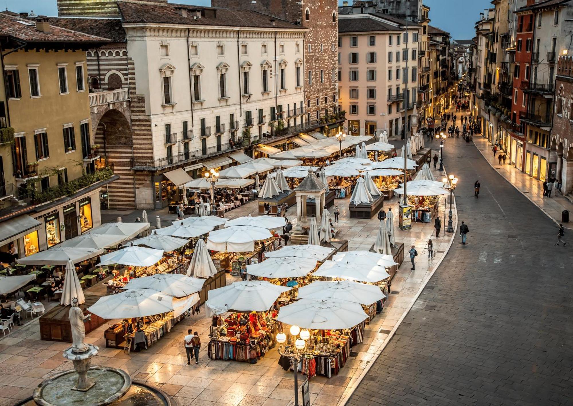 Opera Luxury Apartment Verona Exteriör bild