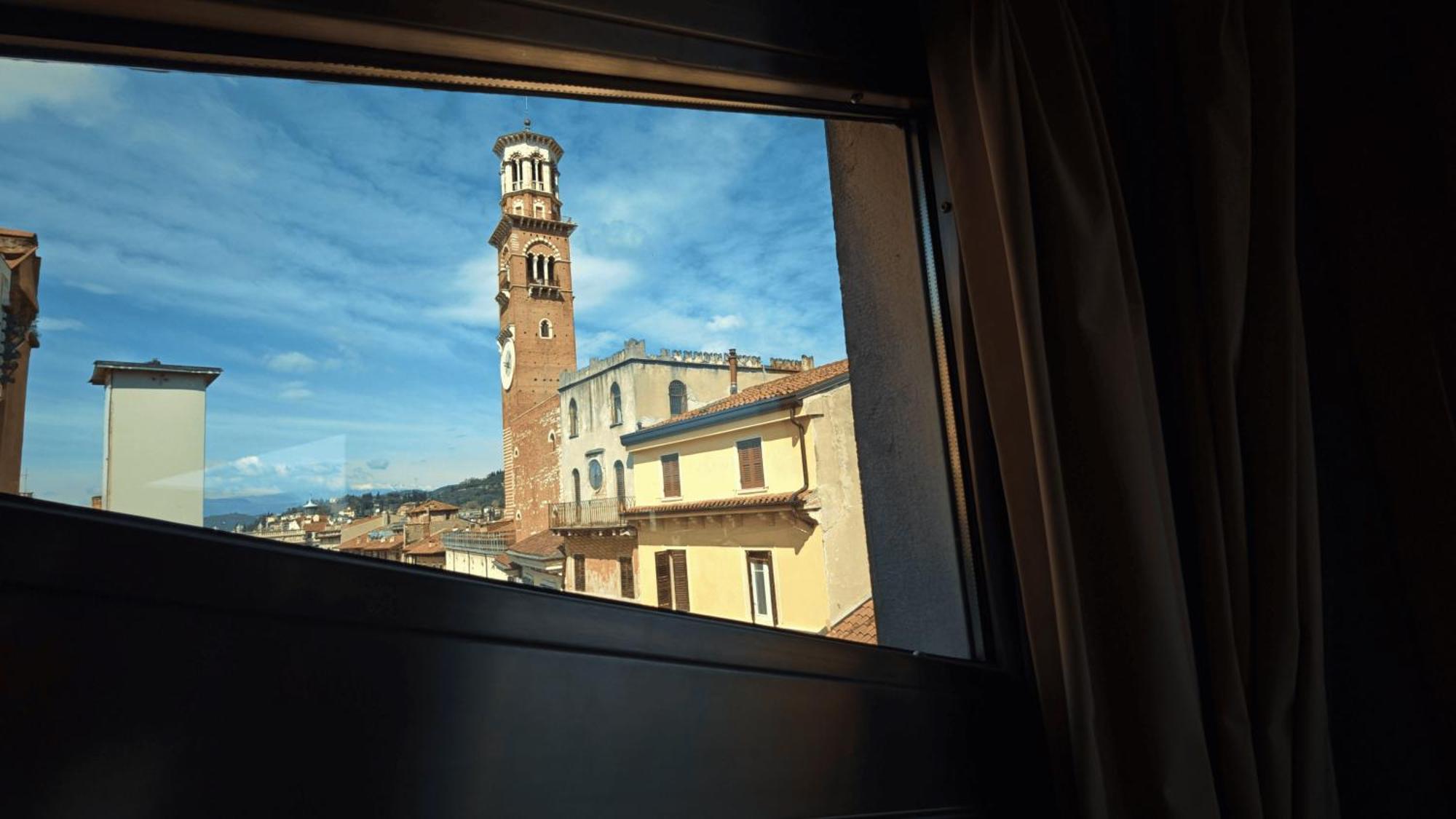 Opera Luxury Apartment Verona Exteriör bild